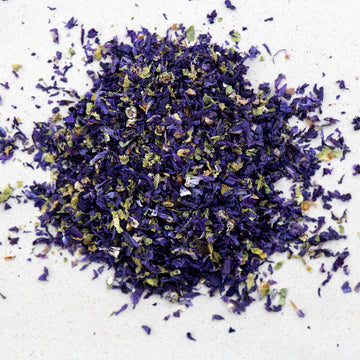 Malvenblüten blau geschnitten, essbare Blüte, malvae sylvestris