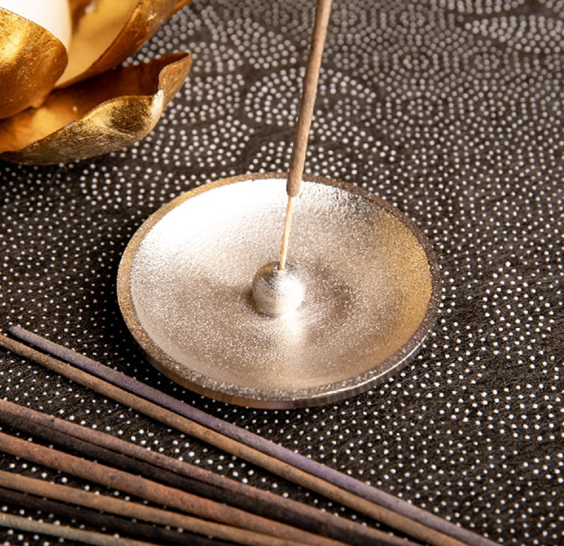 Räucherstäbchenhalter Hilarion rund, in 2 Farben (gold & silber)